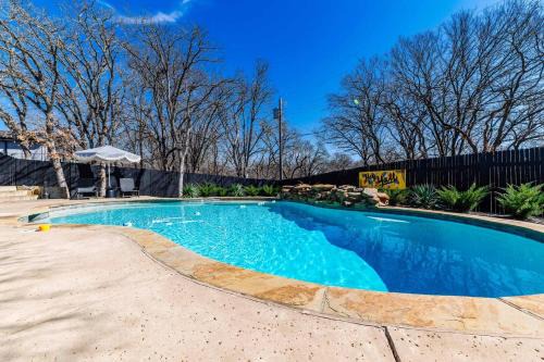Dome Manor 2 Game Rooms Hot tub Pool