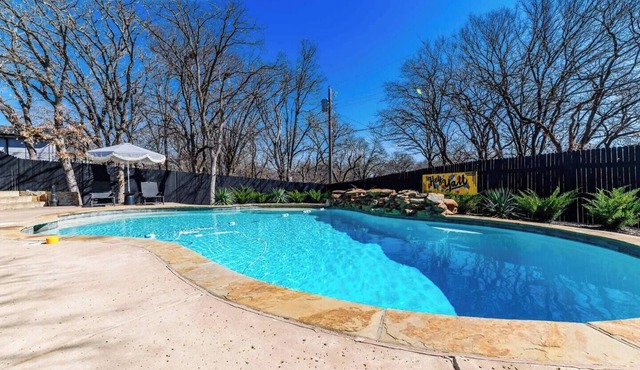 Dome Manor/2 Game Rooms + Hot tub + Pool