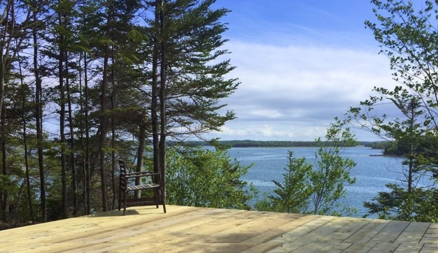 Dome Yurte right by the sea & salmon river estuary, free WIFI, electricity, hottub, kayak *