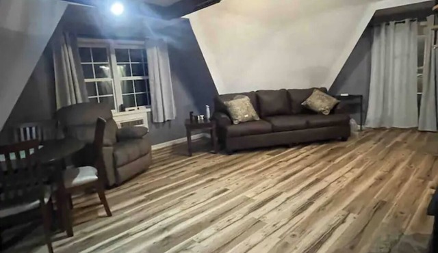 Domehouse DoverTN, near KY lake w event room, creek, pond & 4a fee hunting land.