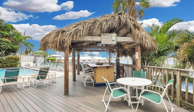 "Dominica" Key West 2BR Dock, Pool, Pet-Friendly