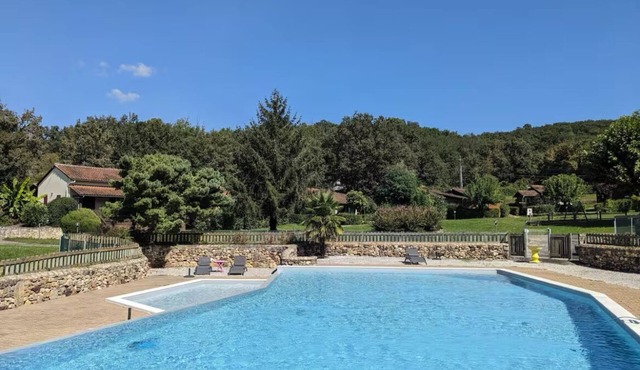 Domme Gite with pool sleeps 8