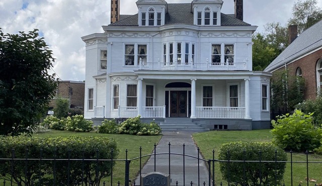 Don's Welcome Inn - In the Heart of Tremont