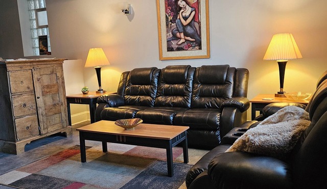 Don't miss out on this one! No cleaning fee.nIdeal for McCormick Cntr and U of C