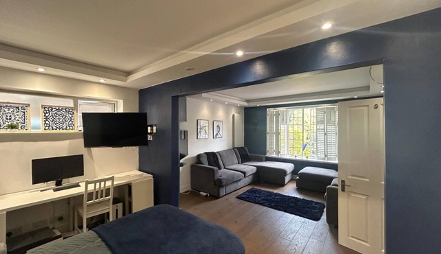 Don't wake me up. South London. Sleeps 22