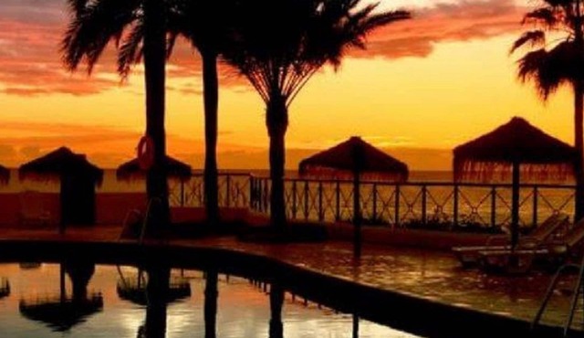 DOÑA LOLA MACDONALDS RESORT, front line apartment with total sea views