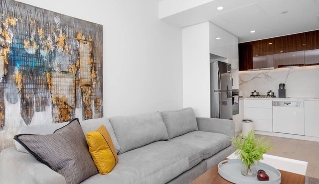 Doncaster East 2BR Apt with carpark|Shopping|Parks