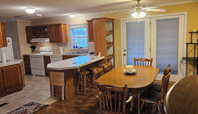 Doniphan/Current River 3br/2ba Rural Getaway 50 acre Ryan's Ranch