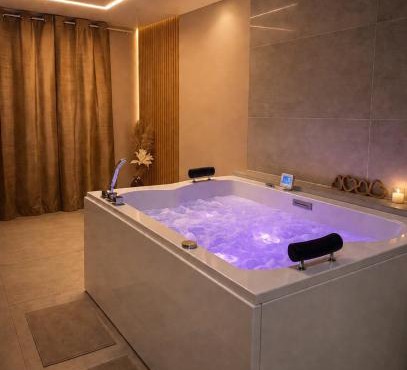 Donjon des Sens - Suite avec Spa - 10 min de Metz