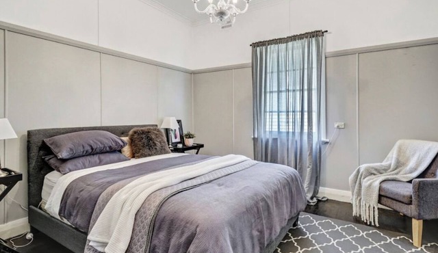 Donnelly House | Airconditioned bedrooms and living .