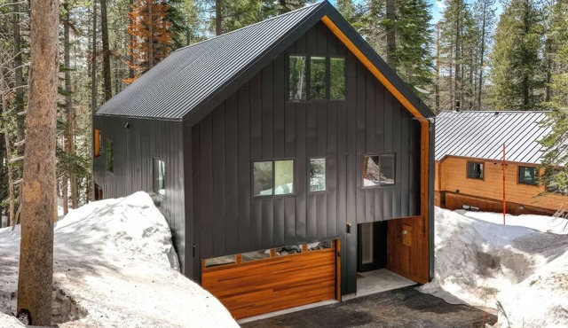Donner Summit - Hot Tub, Fireplace & Mountain Views