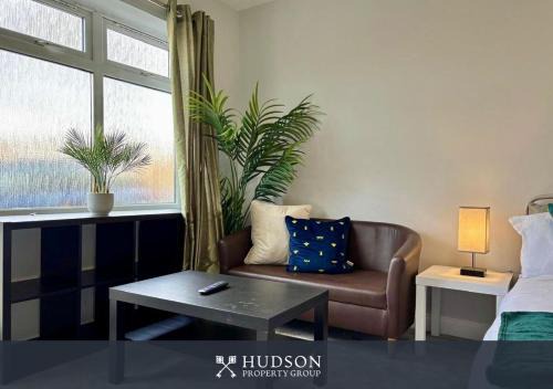 Donnington Apartments - Studio 1