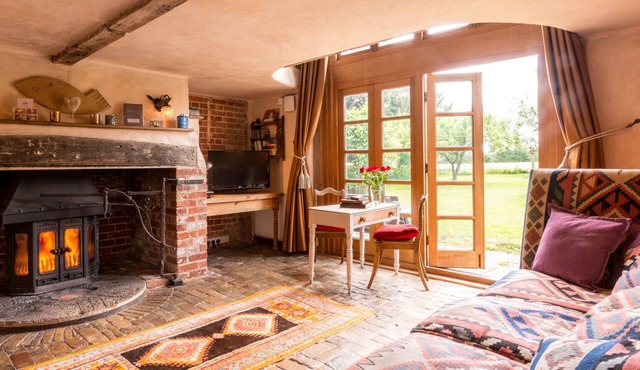 Dons Barn - A romantic holiday cottage with beautiful, beamed interiors. Wow.