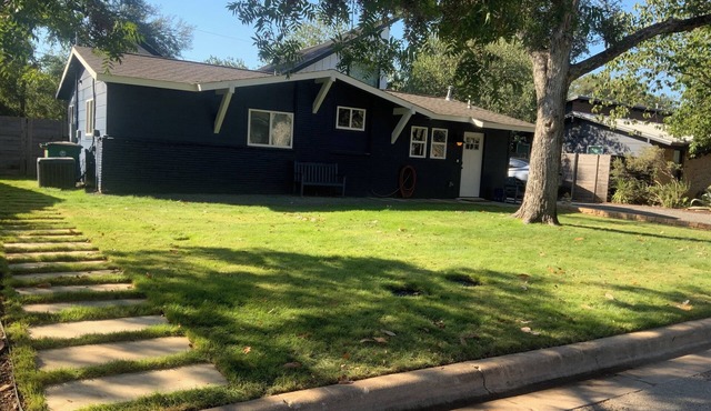 Don’t Mess With Texas! 3-Bedroom house in lovely South Austin with ice cold AC!