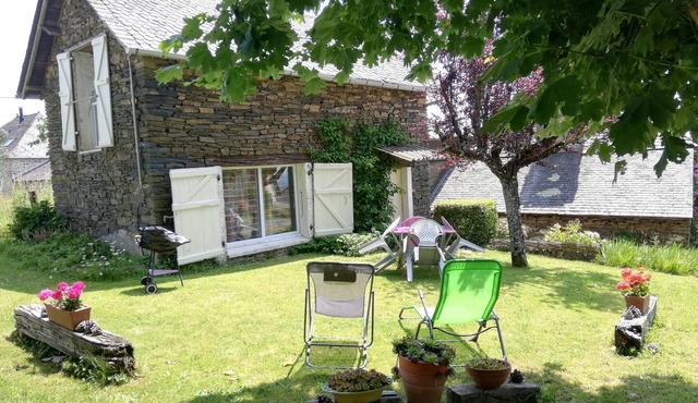 Donzenac: House with garden