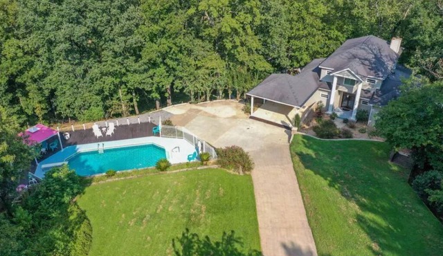 Doodle Days at Lake Jordan Sleeps 18 with a Pool!n