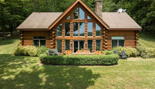 Doodletown Cabin: Pond, Outdoor Firepit + Dining