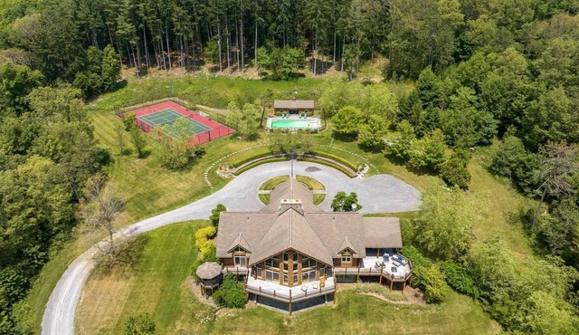 Doodletown Lodge: Pool, Tennis, Pickleball,Hiking+