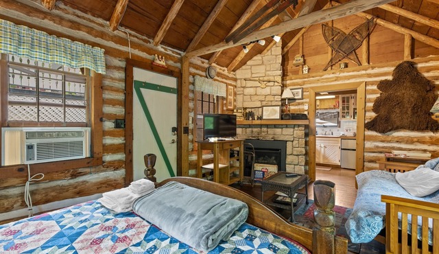 Door County Romantic Cabin in Ephraim Near Trails