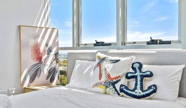 Doorstep to Metro & Iconic Harbour Bridge View