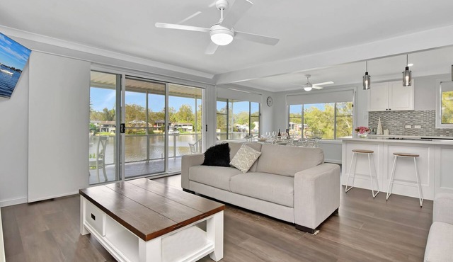 Dora Creek Stunning Modern Waterfront with Jetty Azure Reflections A Lakeside Retreat