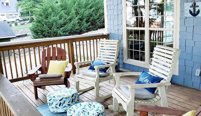 Dora Jean's Lake Front Fishing Cabin w/boathouse, on Lake Guntersville Sleeps12