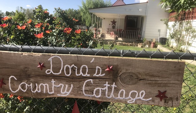 Dora's Country Cottage
