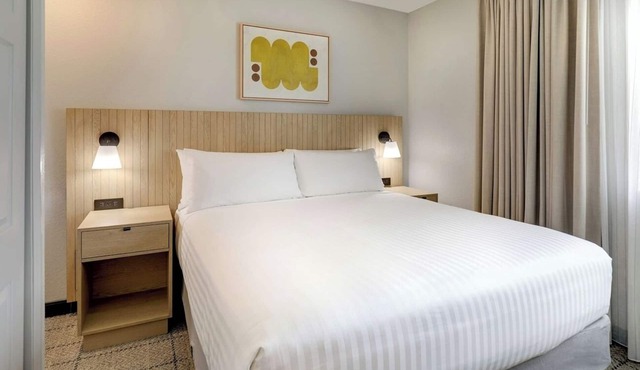Doral Escape | Pool, BBQ, Gym, Pet-Friendly, Free Airport Shuttle