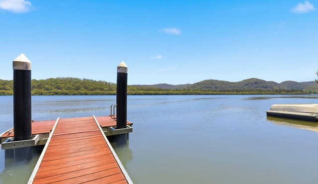 Dorathee Cottage - Pet Friendly - Absolute Waterfront
