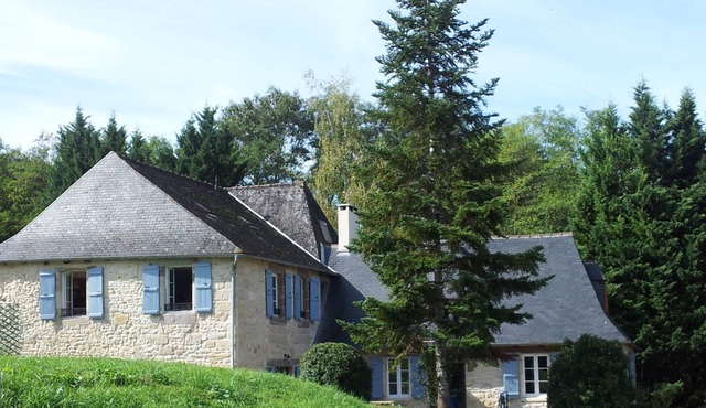 Dordogne and Corrèze are waiting for you, come to the village of Pazayac and La Colline
