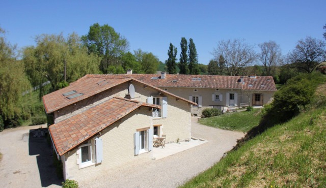 Dordogne - Charente Border Charming, tranquil country house with heated pool