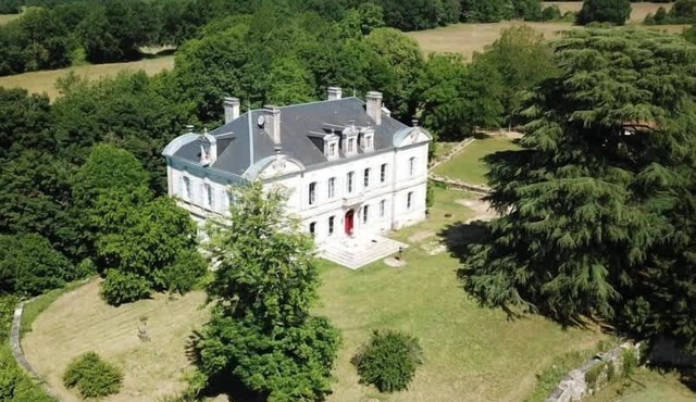 Dordogne Chateau with Pool & Garden Sleeps 14