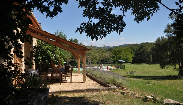 Dordogne exclusive gite. Heated pool. Friends and family. All ages