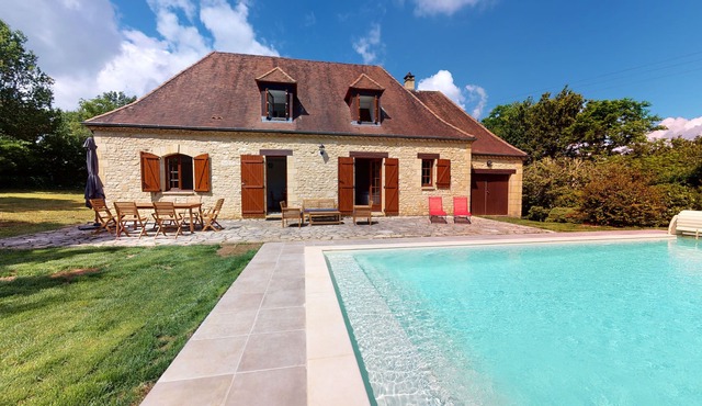 Dordogne valley pool house