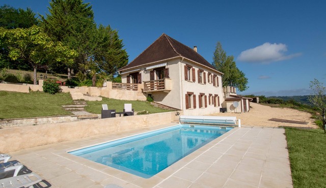 Dordogne gite, amazing views, private heated pool, large gardens, NO ADDED COSTS