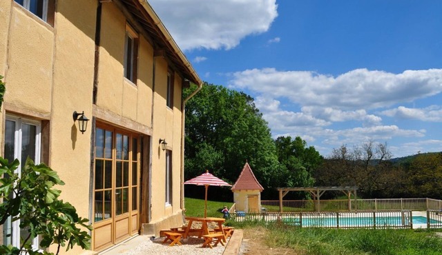 Dordogne. Heated Pool. Gite house. Exclusive. Family and friends.