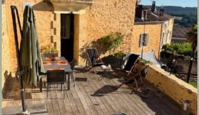 Dordogne, in the heart of Black Perigord, village house with private pool