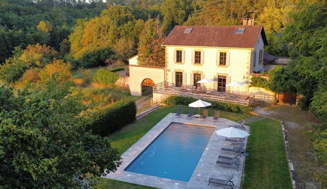 Dordogne/Le Cambou/13th generation family house/5 bds & a private pool