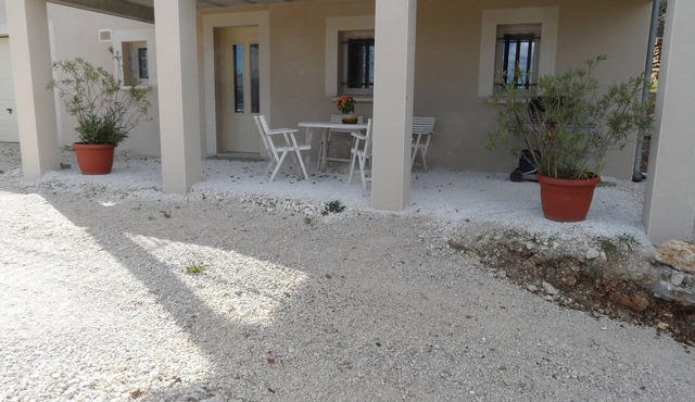 Dordogne Valley, Black Périgord, Independent cottage on the edge of the forest.