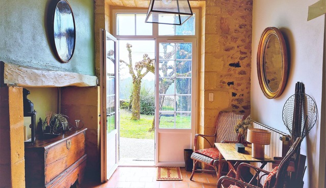Dordogne-Wonderful Cottage ,7 bedr, 4 bath, heated Pool, video projector, Wi-Fi