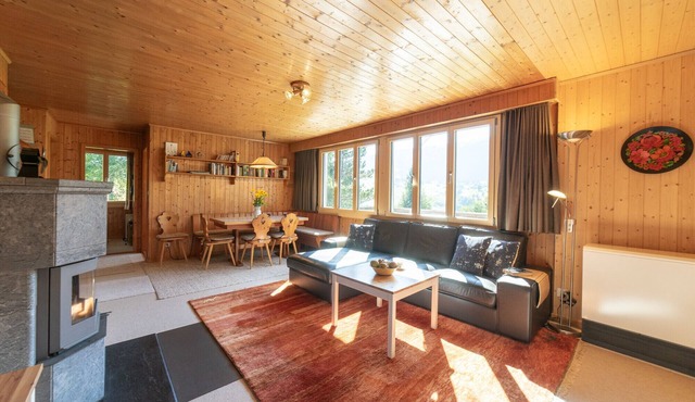Dorea holiday home with mountain views