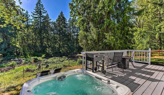 Dorena Home w/Hot Tub & Game Room!