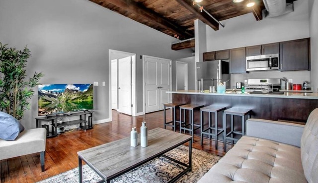 Dorian 402 · Luxury 2 bedroom Loft Apartment w/ free parking