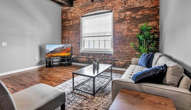 Dorian 404 · Luxury 2 bedroom Loft Apartment w/ free parking