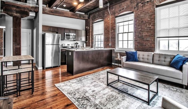 Dorian 407 · Luxury 2 bedroom Loft Apartment w/ free parking