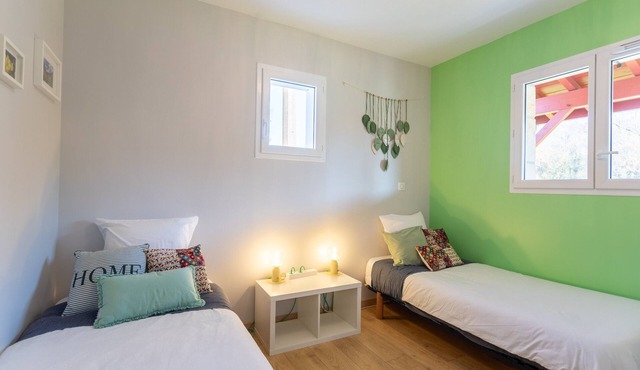 Dorine Guest Room with Mountain View, Wi-Fi, and Air Conditioning