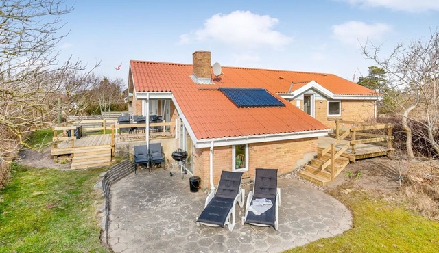 "Dorithea" - 1.3km from the sea by Interhome