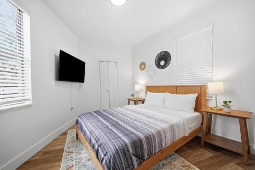 Dormont Pittsburgh 1B Stylish and Modern 1 Bedroom Apartment, Free Street Parking