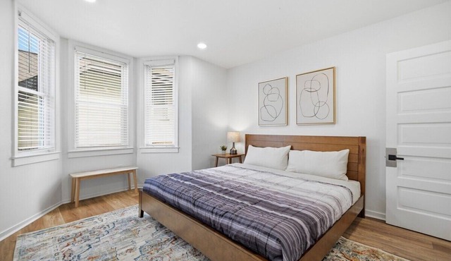 Dormont, Pittsburgh Stylish and Modern Two Bedroom Apartment