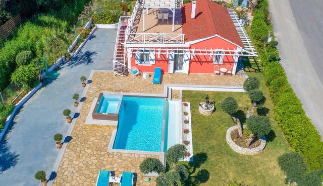 Dorothea-2 bedroom villa private pool & studio